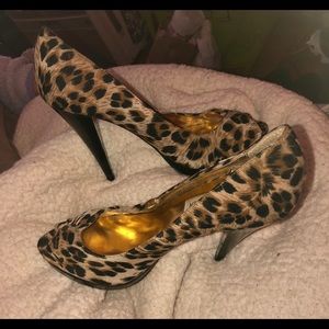 Steve Madden Leopard Peep Toe Stilettos Size 8